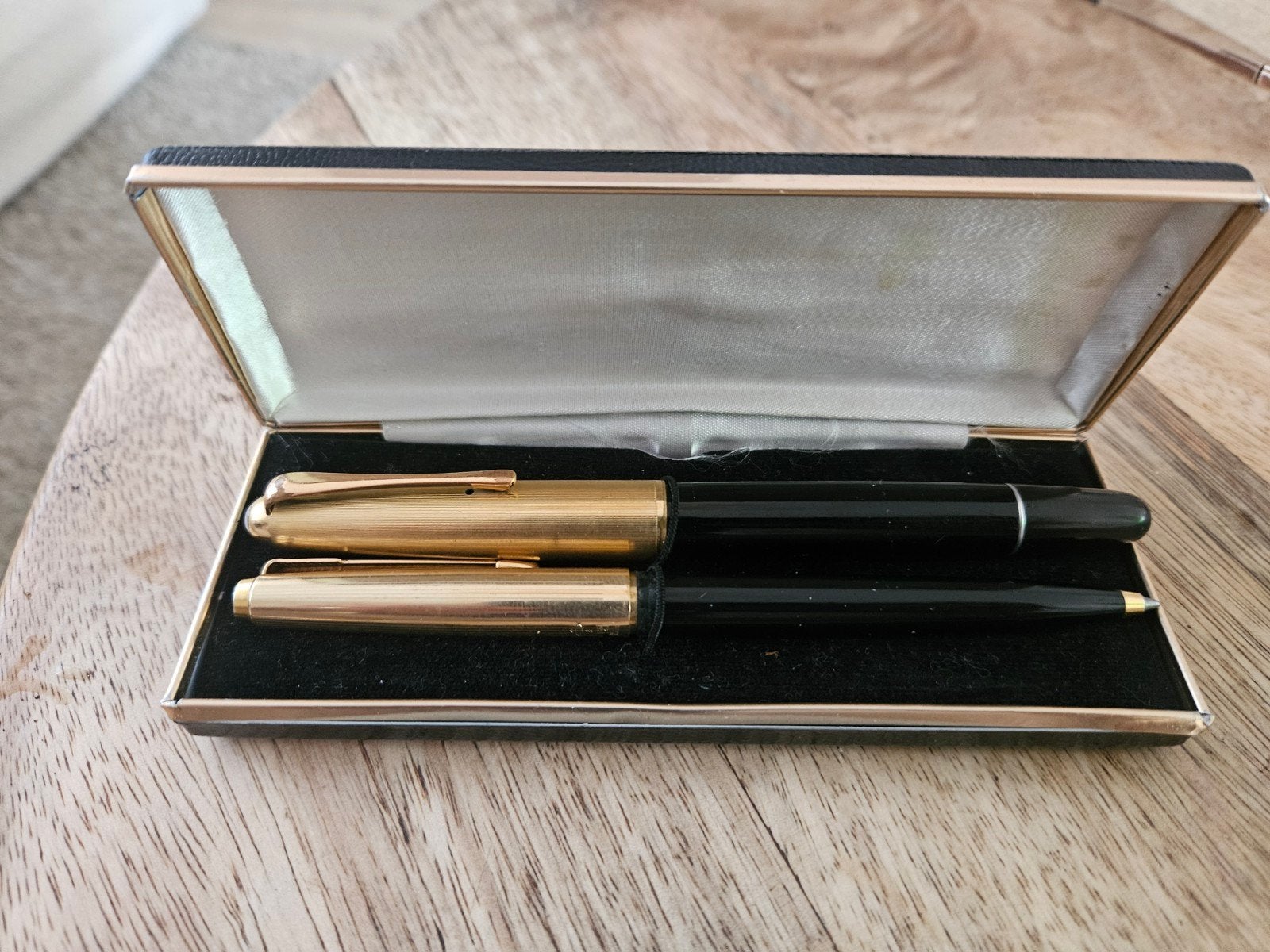 Vintage balpen vulpen Parker en Aurora 88, Verzamelen, Verzenden, Gebruikt, Vulpen, Parker