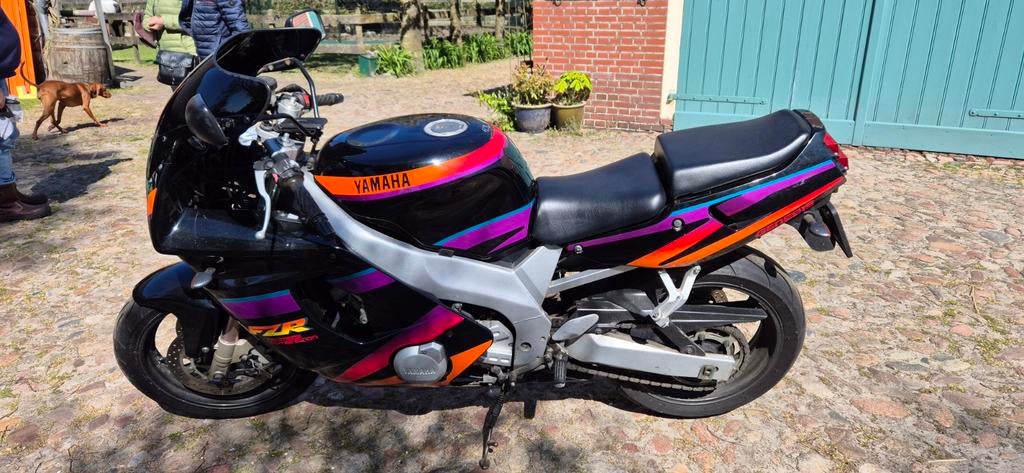 Yamaha FZR 600R, Particulier, Toermotor