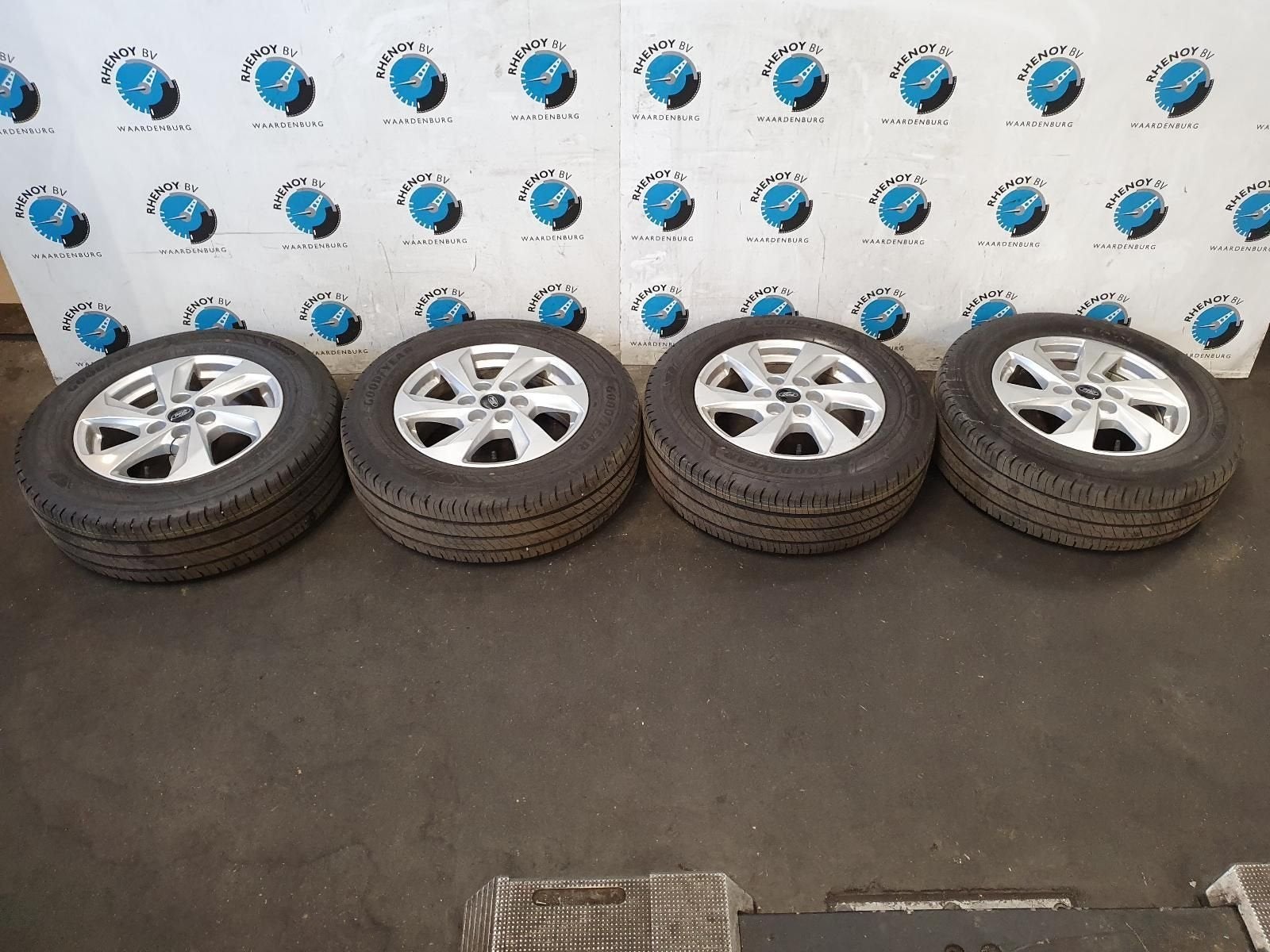Transit custom 2024  215/65 16 Goodyear + sensoren PZ31-AA, -, Banden en Velgen, Ophalen of Verzenden, Stiba lid