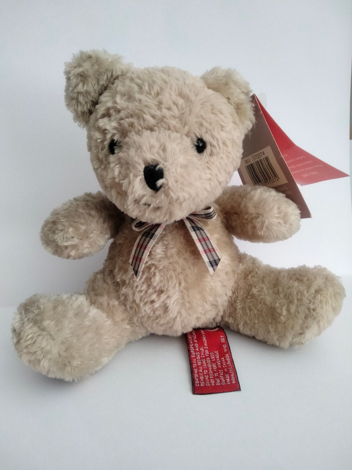 Hamleys Teddybeer - Nieuw met label. Zittend. Ca 16 cm hoog., Overige merken, Beer, Nieuw, Ophalen of Verzenden