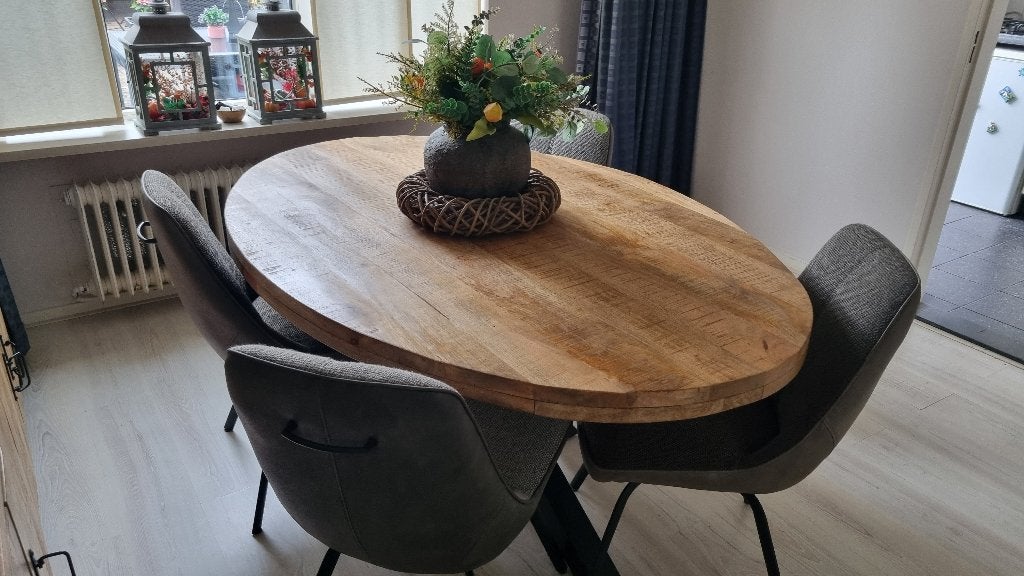 Ovale eettafel met 4 stoelen, Huis en Inrichting, Complete eetkamers, Ophalen, Zo goed als nieuw, Modern, 4 tot 6 stoelen