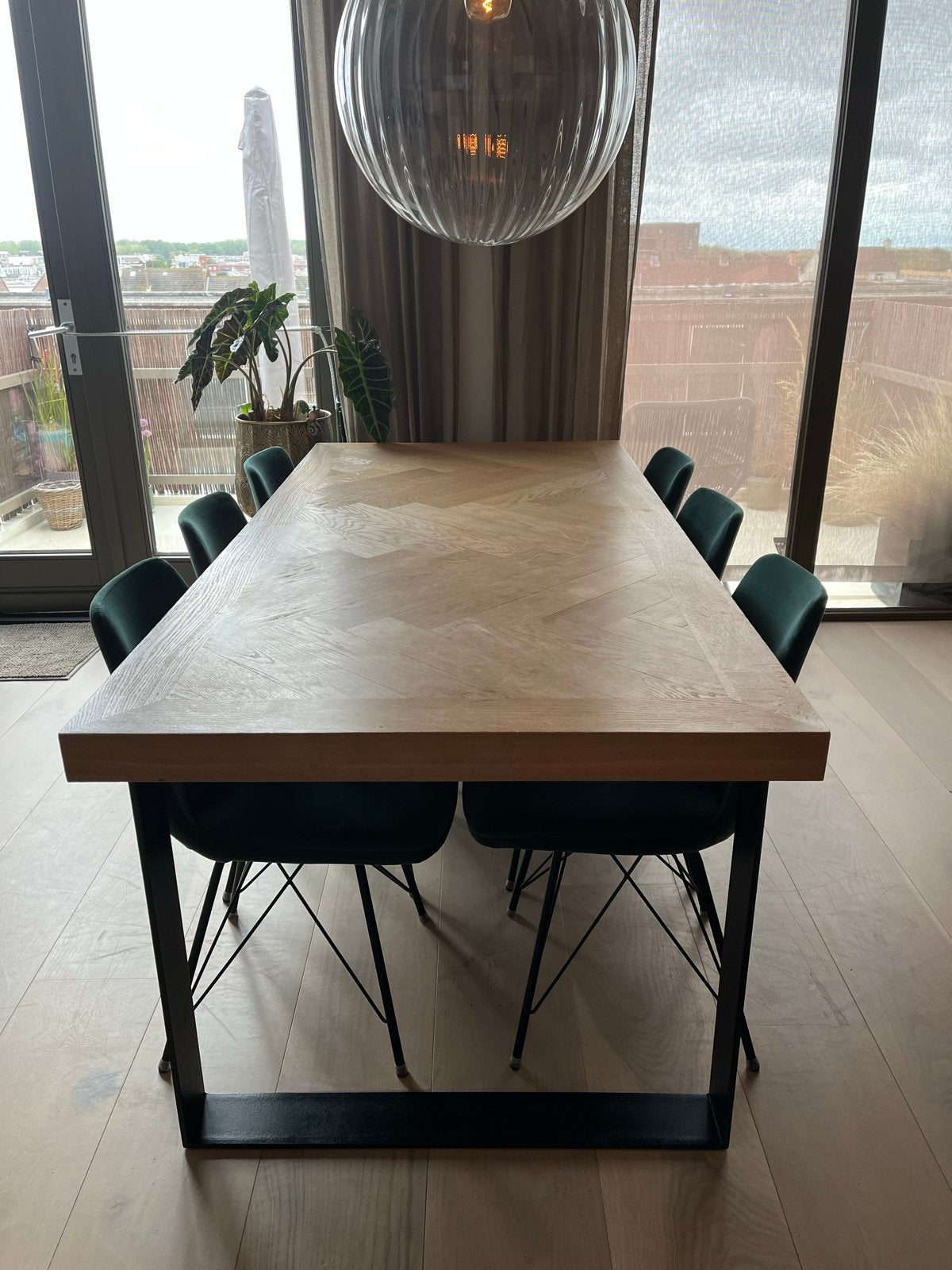 Eikenhouten visgraat eettafel met stalen poten (191x91), Ophalen, Gebruikt, Eikenhout, 50 tot 100 cm