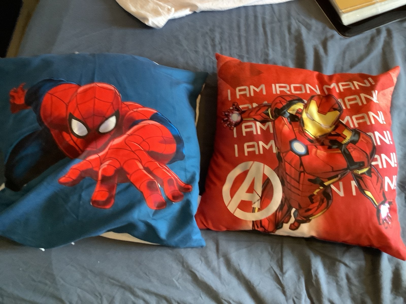Twee coole Marvel kussens, Gebruikt, Meerkleurig, Met print, Vierkant