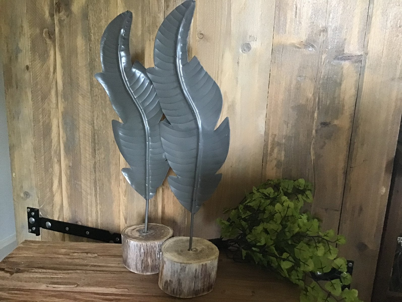 NIEUW set metalen veren op houten voet, Ophalen of Verzenden, Nieuw