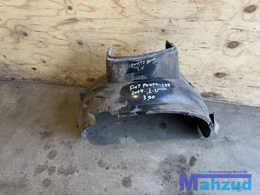 FIAT PUNTO 2 188 Links voor modderkuip wielkuip 2002-2005, Gebruikt, Stellantis Europe S.p.A., Voor, Ophalen of Verzenden