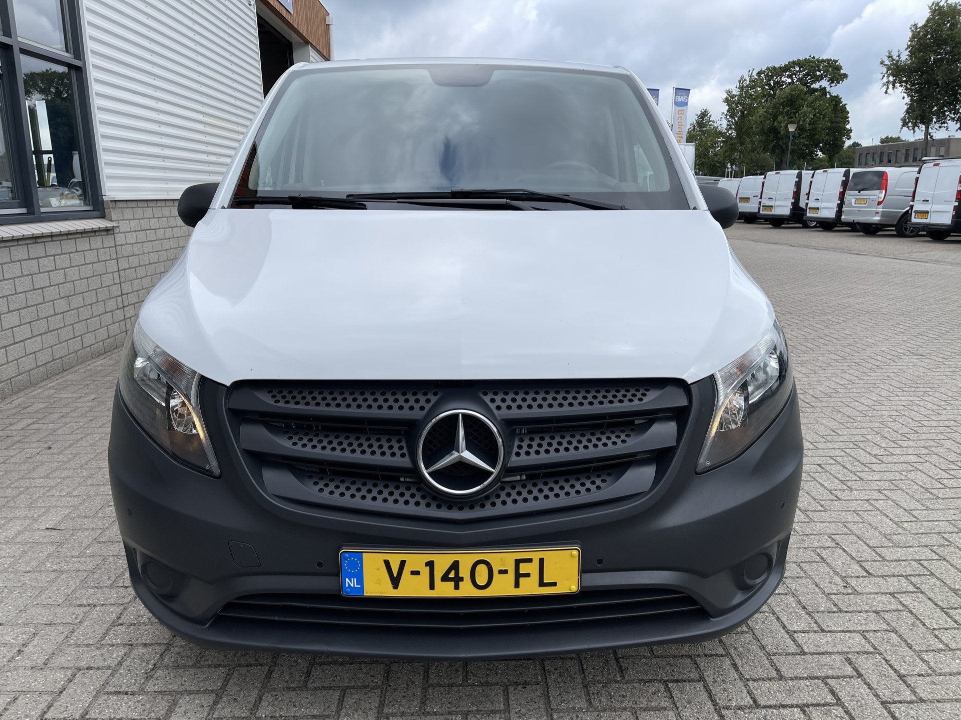 Mercedes-Benz Vito 109 CDI Lang L2H1 / rijklaar € 14.950 e, Auto's, Voorwielaandrijving, Stof, Gebruikt, 4 cilinders