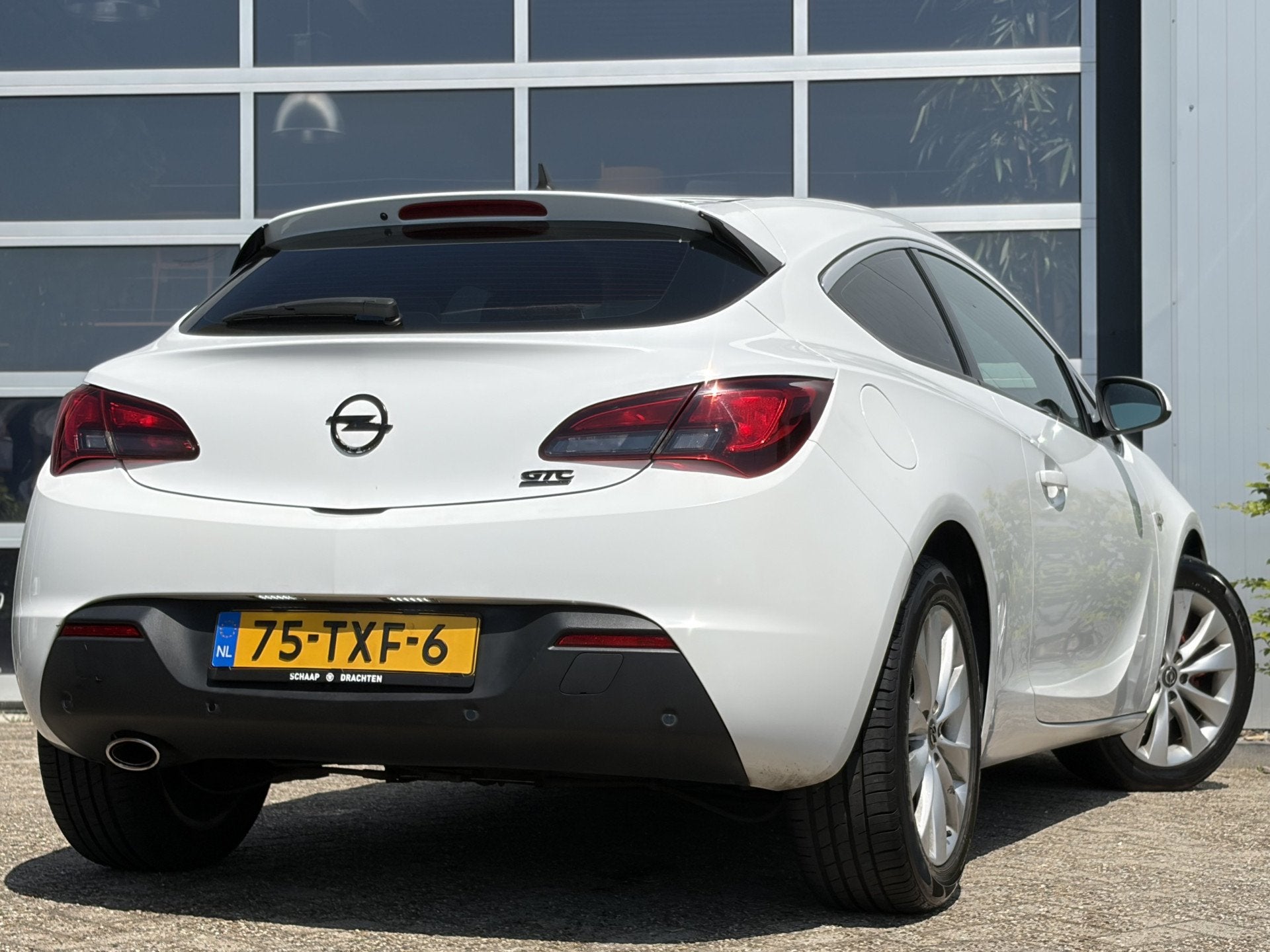 Opel Astra GTC 1.4 Turbo Sport 140pk | Audio-navigatie full, Auto's, Voorwielaandrijving, Stof, Gebruikt, Zwart