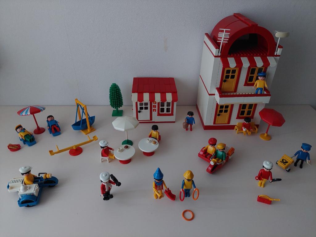 Uitgebreide set o.a. hotel, koffiebar, ijscoman, speeltuin, Ophalen of Verzenden, Gebruikt, Jongen of Meisje