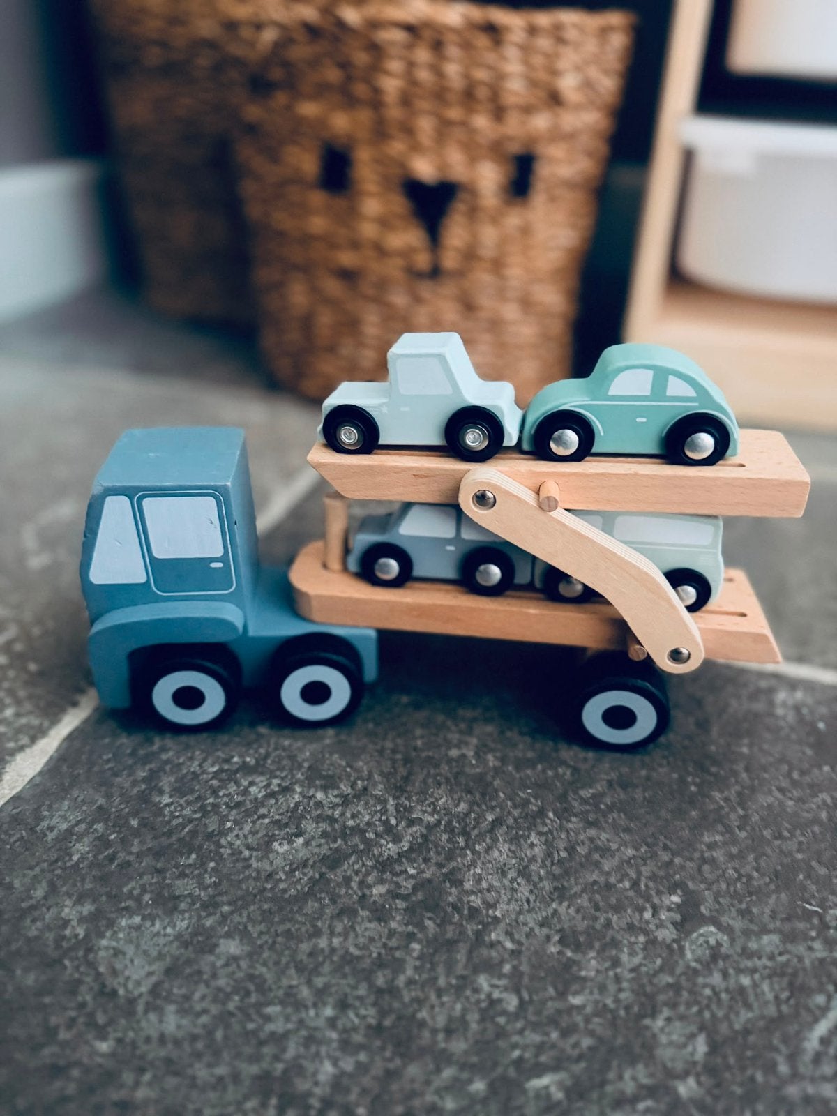 Houten speelgoed set: auto's, vrachtwagen en trein, Ophalen, Zo goed als nieuw, Rij- of Hobbelspeelgoed