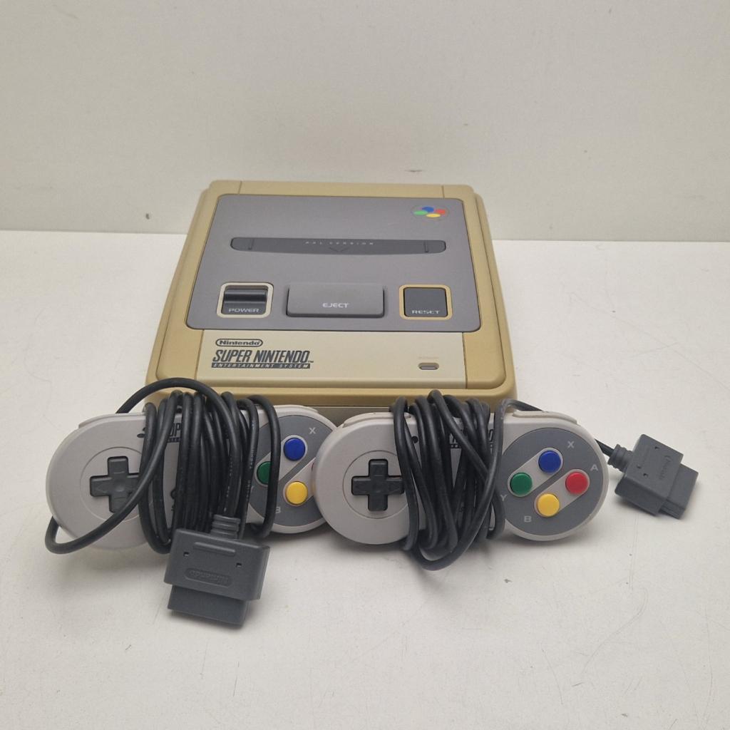 Super Nintendo Entertainment System SNES Verkleurd + 2 Cont., Nintendo, Gebruikt, Support@nintendo.com, 11-1 Hokotate-cho, Kamitoba, Minami-ku
Kyoto 601-8501
Japan