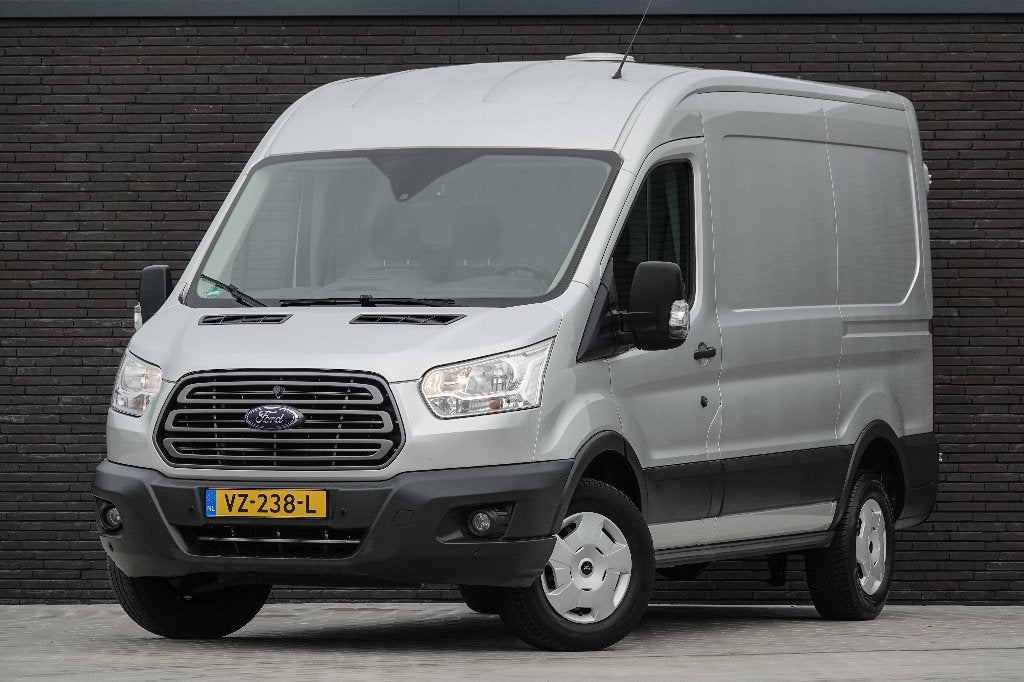 Ford Transit | 170Pk RWD | Stoel-Bank | Camera |Trekhaak, 1995 cc, Zwart, 4 cilinders, 2800 kg