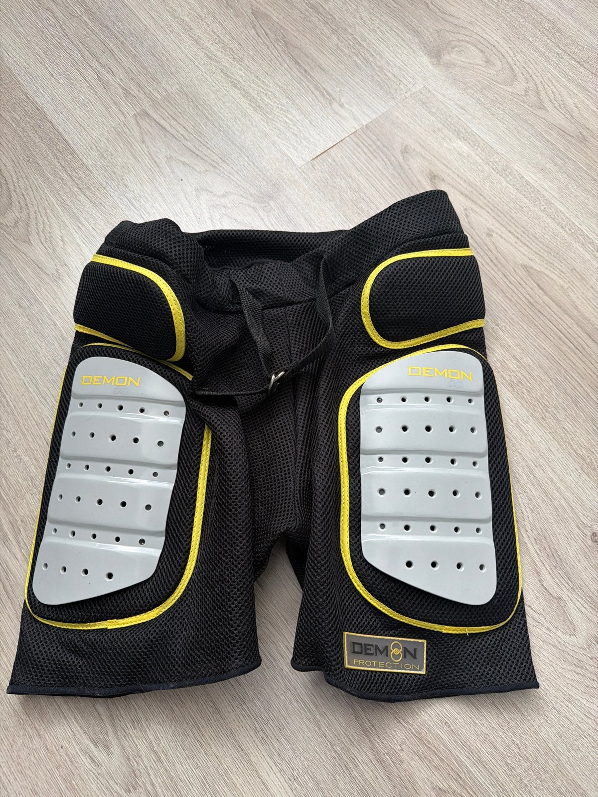 Demon Protection Shorts - Beschermende Broek, Ophalen, Gebruikt