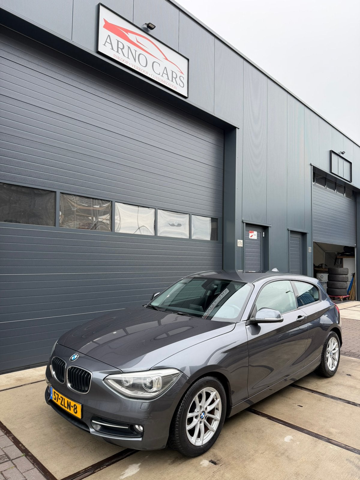 BMW 1-Serie 116i 3DR 2013 Grijs - COMPLEET IN ORDE - APK ✅, Auto's, BMW, 1-Serie, Zwart, 4 cilinders, 19 km/l