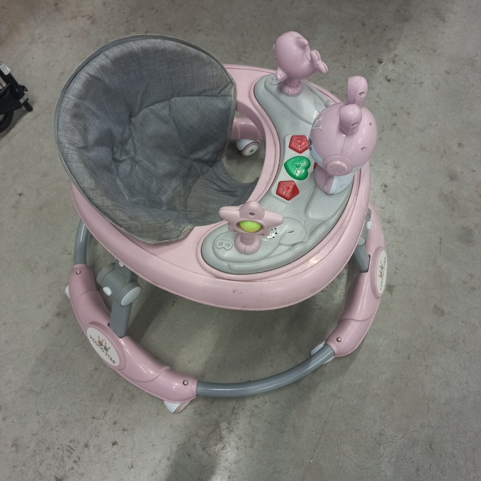 Roze loopstoel voor baby - Opbrengst naar Roparun team, Ophalen