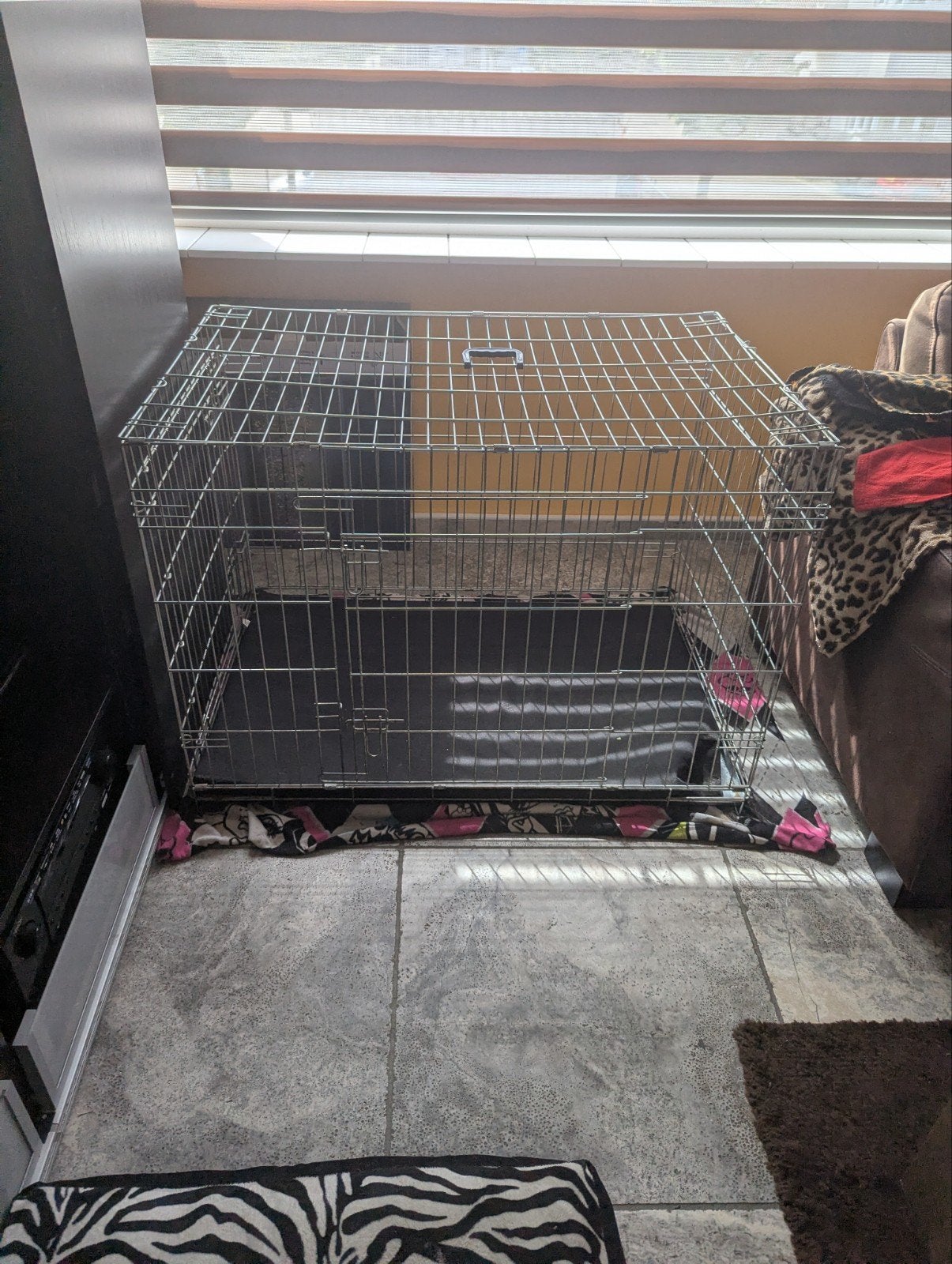 Te koop aangeboden: grote honden bench, Ophalen, Gebruikt