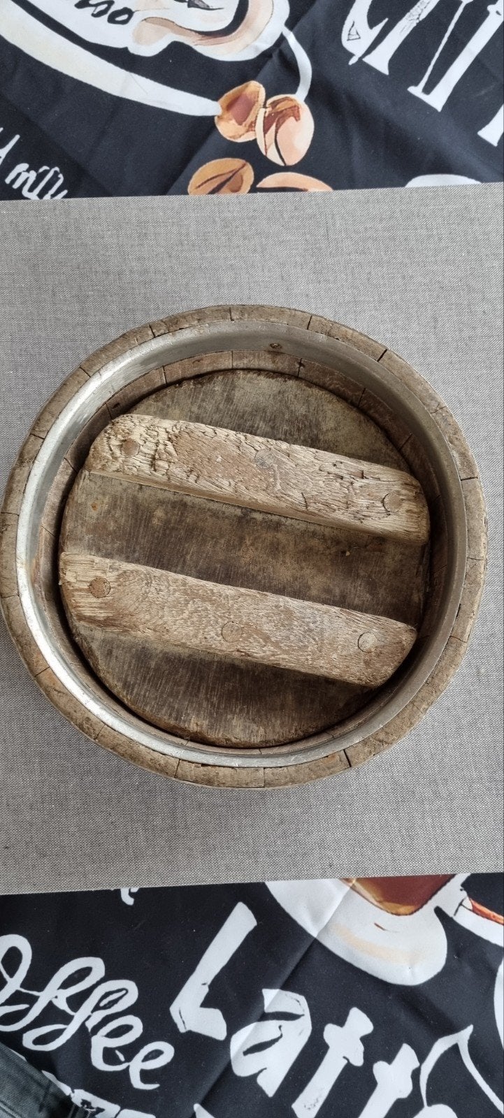 Houten kaasmakerij mal, Verzenden