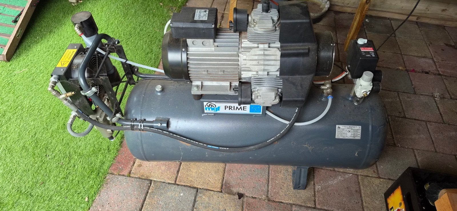 MGF PRIME Pure Air Compressor - 100L, 8 bar, 2021, Doe-het-zelf en Verbouw, Ophalen of Verzenden, Zo goed als nieuw, 200 tot 400 liter/min