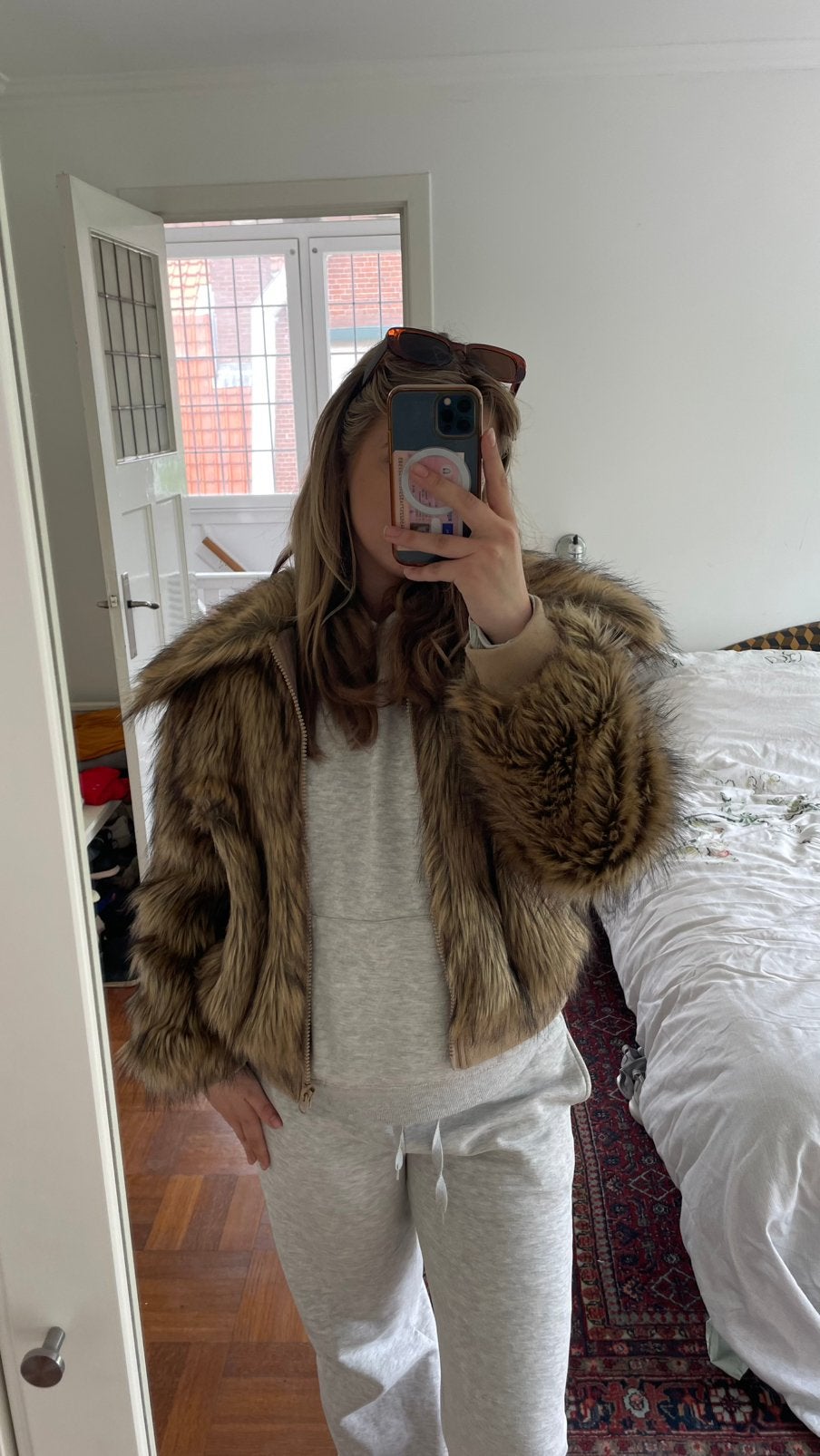 Bruinachtige faux fur/bont jas van Stradivarius, Ophalen of Verzenden, Nieuw, Maat 38/40 (M), Bruin