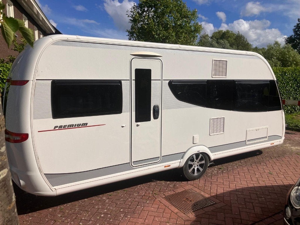 Hobby 495 UL Premium (prijs verlaagd), Caravans en Kamperen, Caravans, Schokbreker, Rondzit, Hobby, 7 tot 8 meter