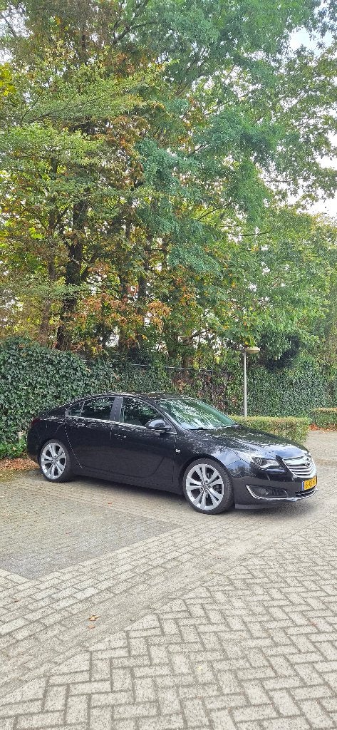 Opel Insignia 1.4 Turbo 140pk Ecoflex Business+ (19 inch), Voorwielaandrijving, 1250 kg, 4 cilinders, Zwart