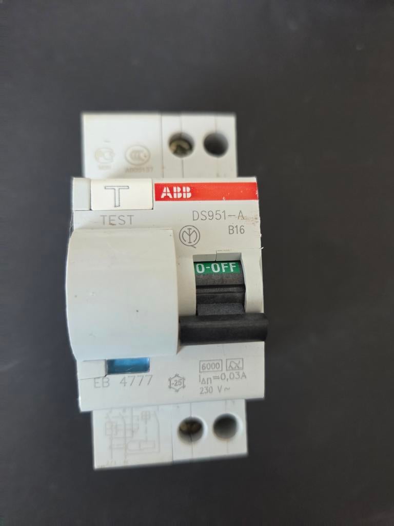 ABB DS951-A B16 aardlekschakelaar 230V, Ophalen of Verzenden, Zo goed als nieuw