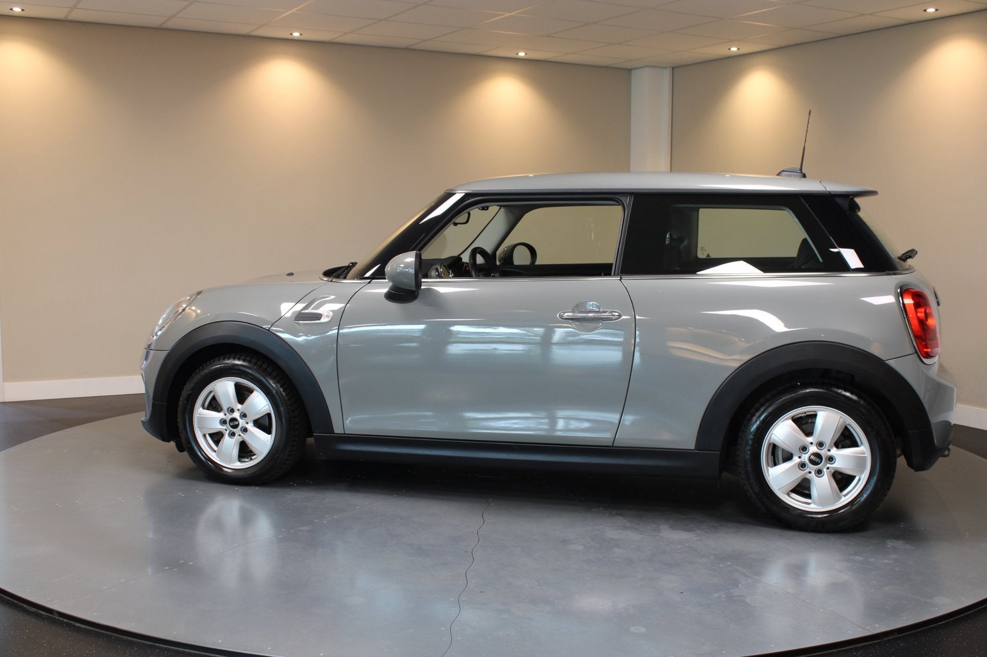 Mini 3-Deurs 1.5 Cooper Salt *Dealer OH* Carplay|Navi|Cruise, Auto's, Voorwielaandrijving, Dealer onderhouden, 136 pk, Gebruikt