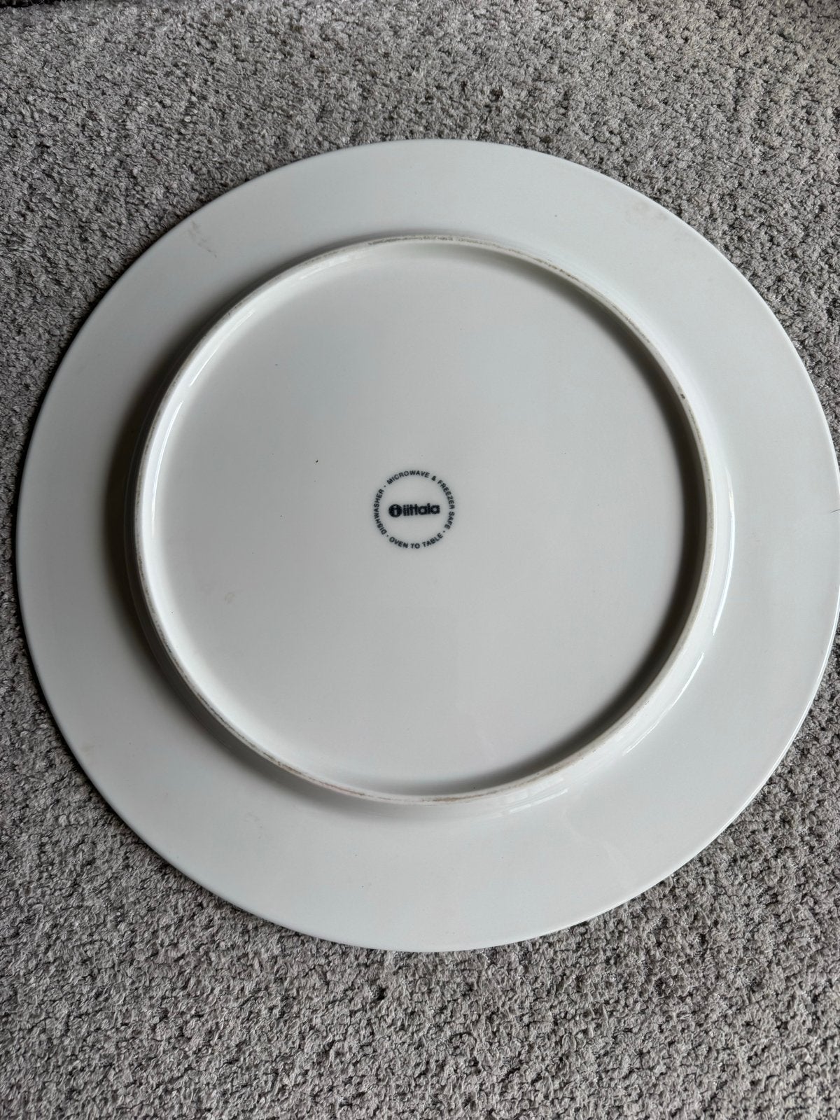 Iittala Oiva Toikka Sieppo bord - 30 cm is nieuw, Keramiek, Nieuw, Iittala, Bord(en)