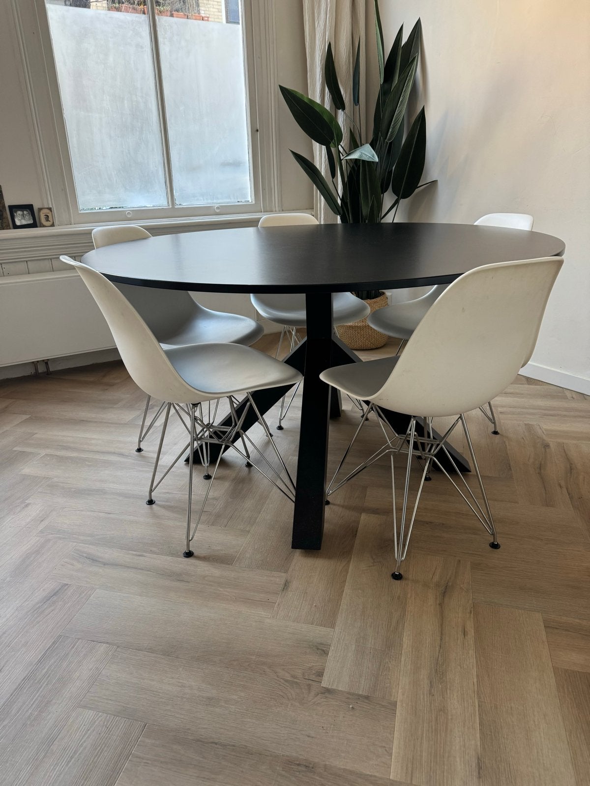 Moderne ronde eettafel Dukdalf van Gispen, zwart, Ophalen, Overige materialen, Rond, Zo goed als nieuw