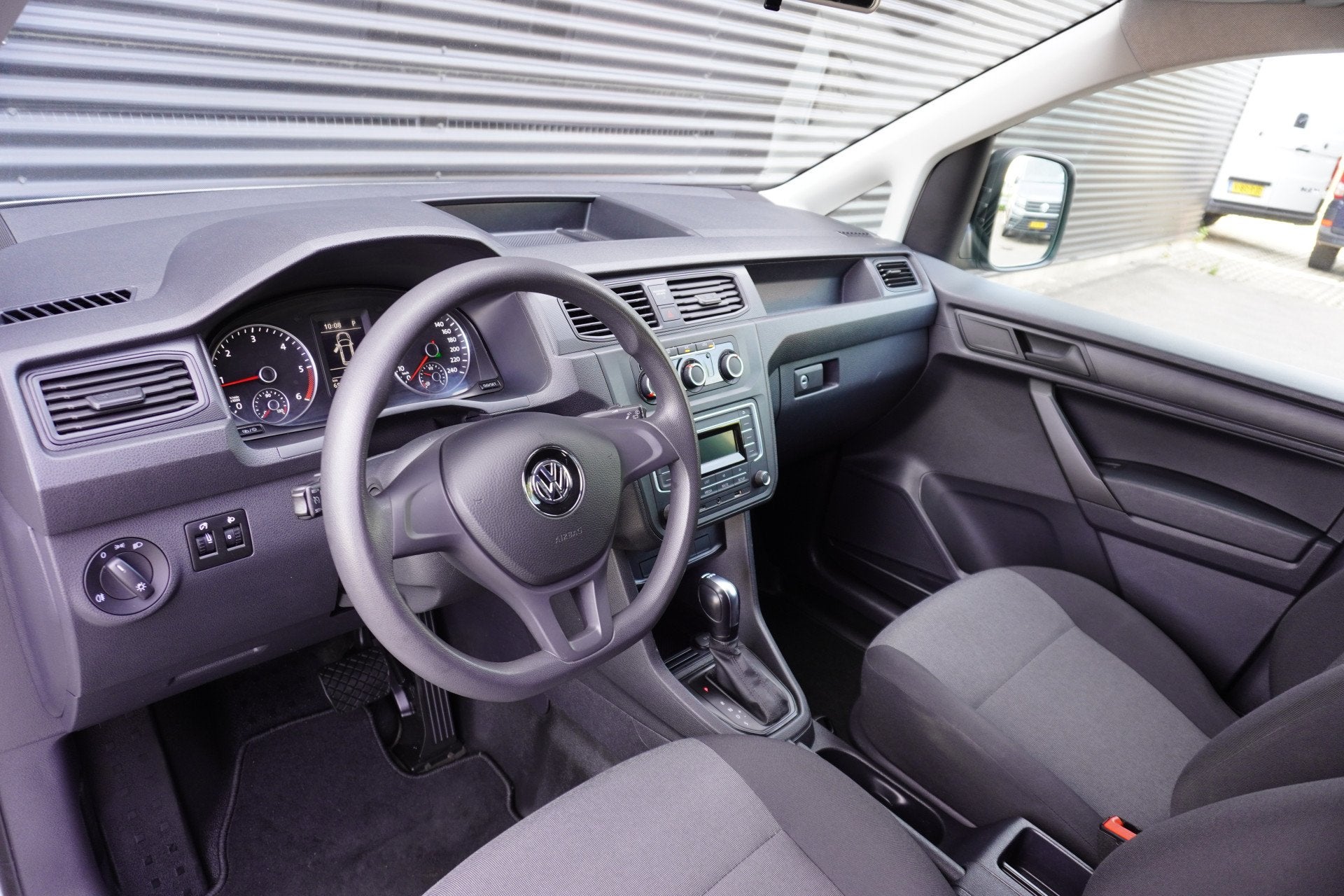 Volkswagen Caddy 102pk Automaat Trekhaak Airco Cruise contro, Auto's, Stof, Gebruikt, 4 cilinders, Volkswagen