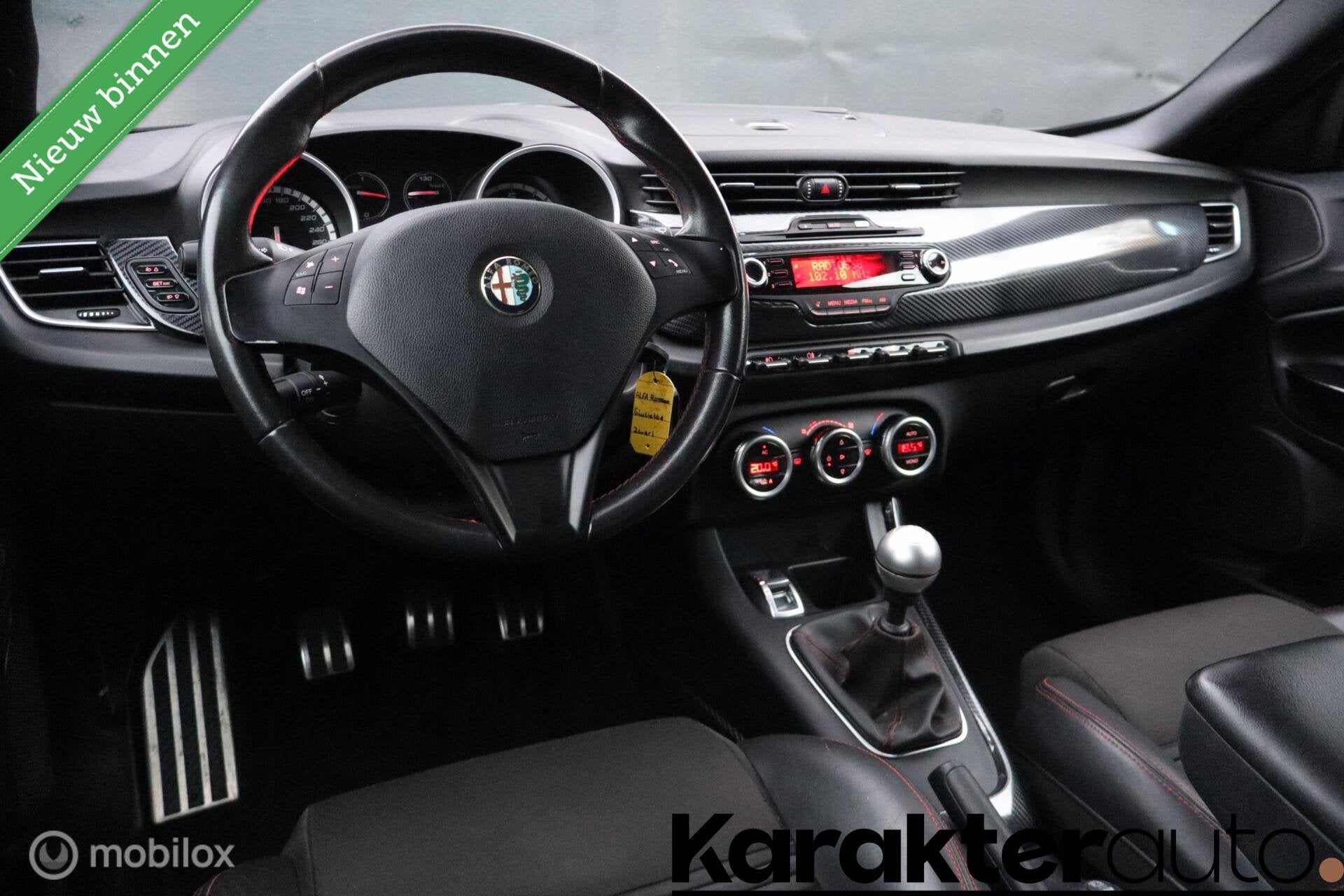 Alfa Romeo Giulietta 1.4T Distinctive QV Sportinterieur, Auto's, Voorwielaandrijving, Euro 5, Gebruikt, Zwart