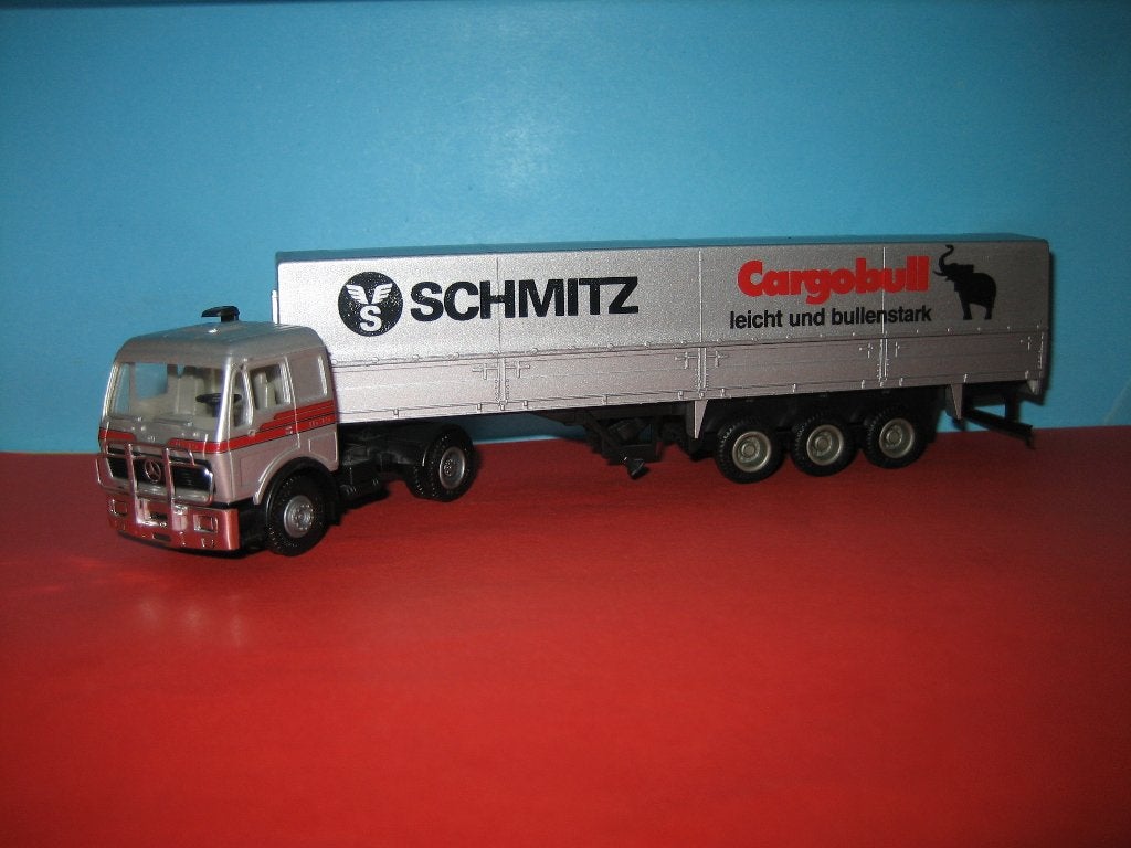 Schmitz  Cargo-Bull  MERCEDES met oplegger  Herpa, Ophalen of Verzenden, Zo goed als nieuw, Bus of Vrachtwagen, Herpa