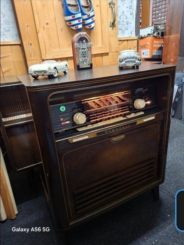 prachtig gerestaureerd radiomeubel van greatz, Antiek en Kunst, Ophalen of Verzenden