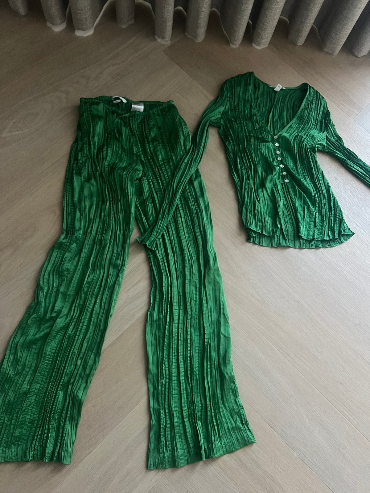 Groene tweedelige set van H&M, Ophalen of Verzenden, Zo goed als nieuw, Maat 34 (XS) of kleiner, Groen