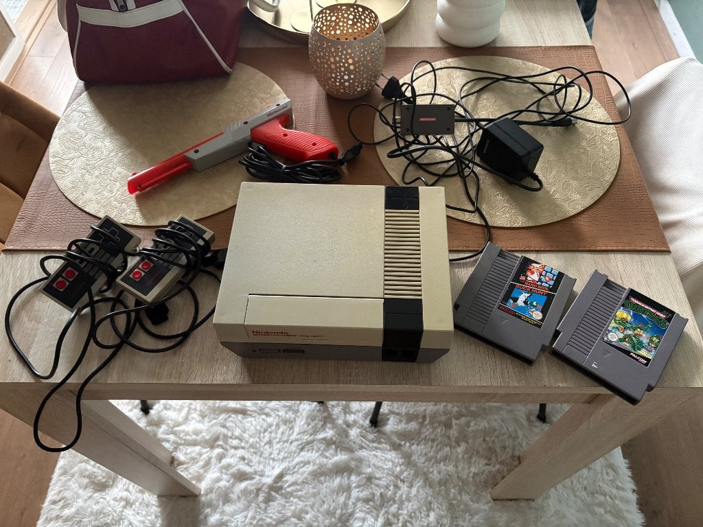 Set Nintendo Consoles Gamecube en Nes, Spelcomputers en Games, Gebruikt, Wit, Met games, Met 2 controllers