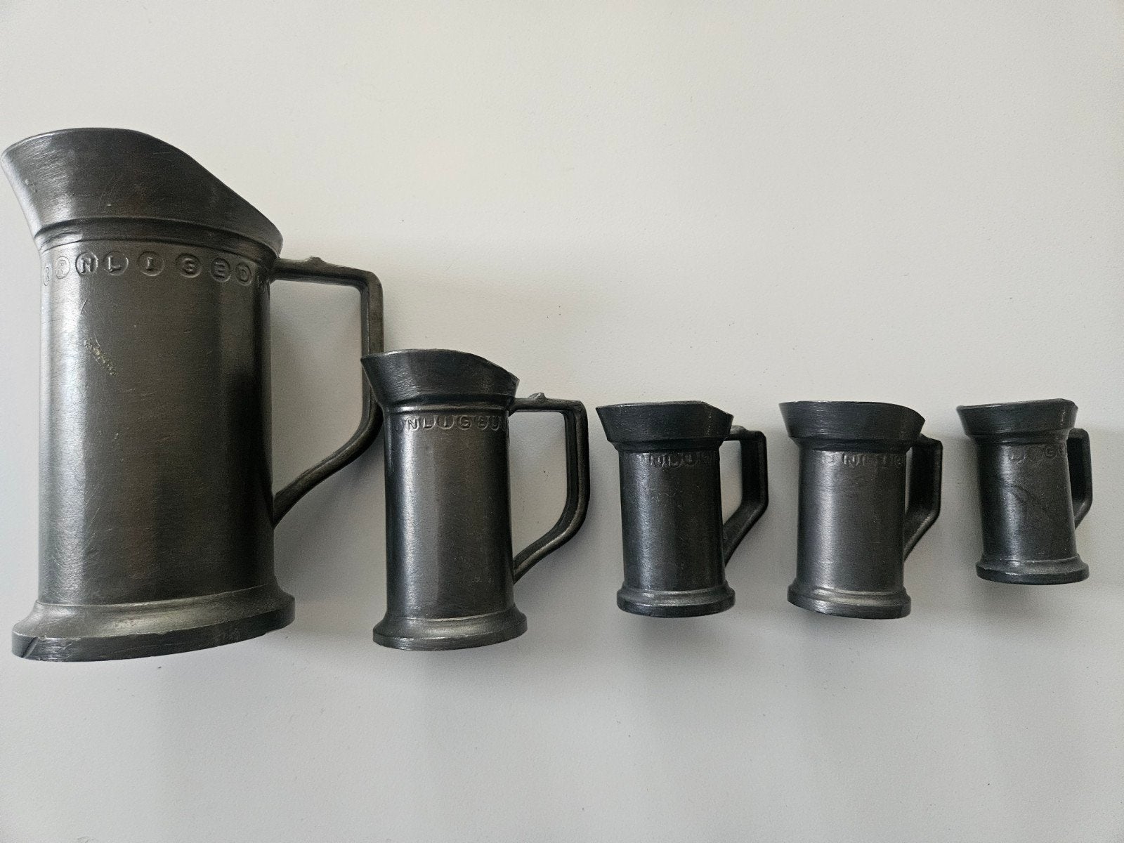 Set decoratieve tinnen maatbekers, Antiek en Kunst, Antiek | Tin, Ophalen