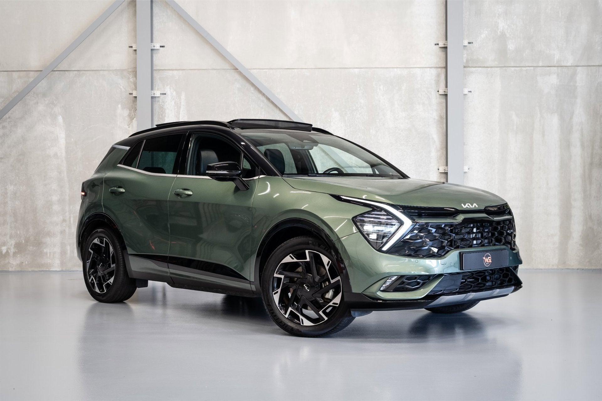 Kia Sportage 1.6 T-GDi Plug-in Hybrid AWD GT-Line | Pano | 3, Auto's, Automaat, Gebruikt, Zwart, 4 cilinders