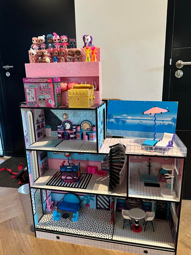 L.O.L. Surprise! OMG Huis met accessoires en poppen, Kinderen en Baby's, Speelgoed | Poppen, Ophalen, Zo goed als nieuw, Overige typen