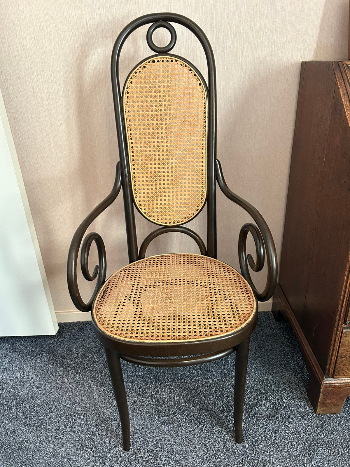 Thonet stoel, Ophalen