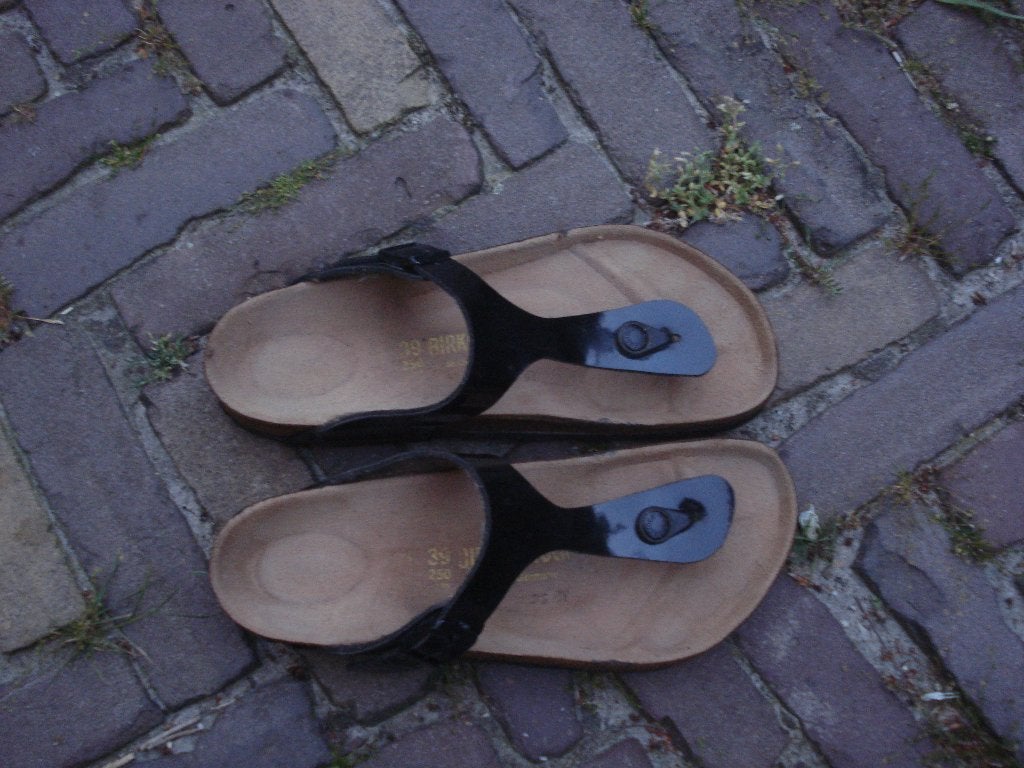 BIRKENSTOCK ZWART GIZEH 39 NU GRATIS VERZENDING PER POST, Slippers, Verzenden, Zwart, Zo goed als nieuw