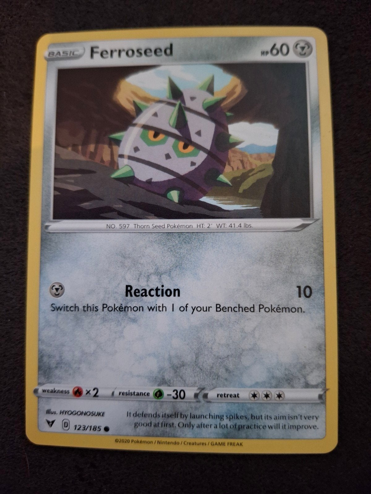Pokémon Kaart Ferroseed 123/185 - Zeldzaam en in goede staat, Ophalen of Verzenden, Zo goed als nieuw, Losse kaart