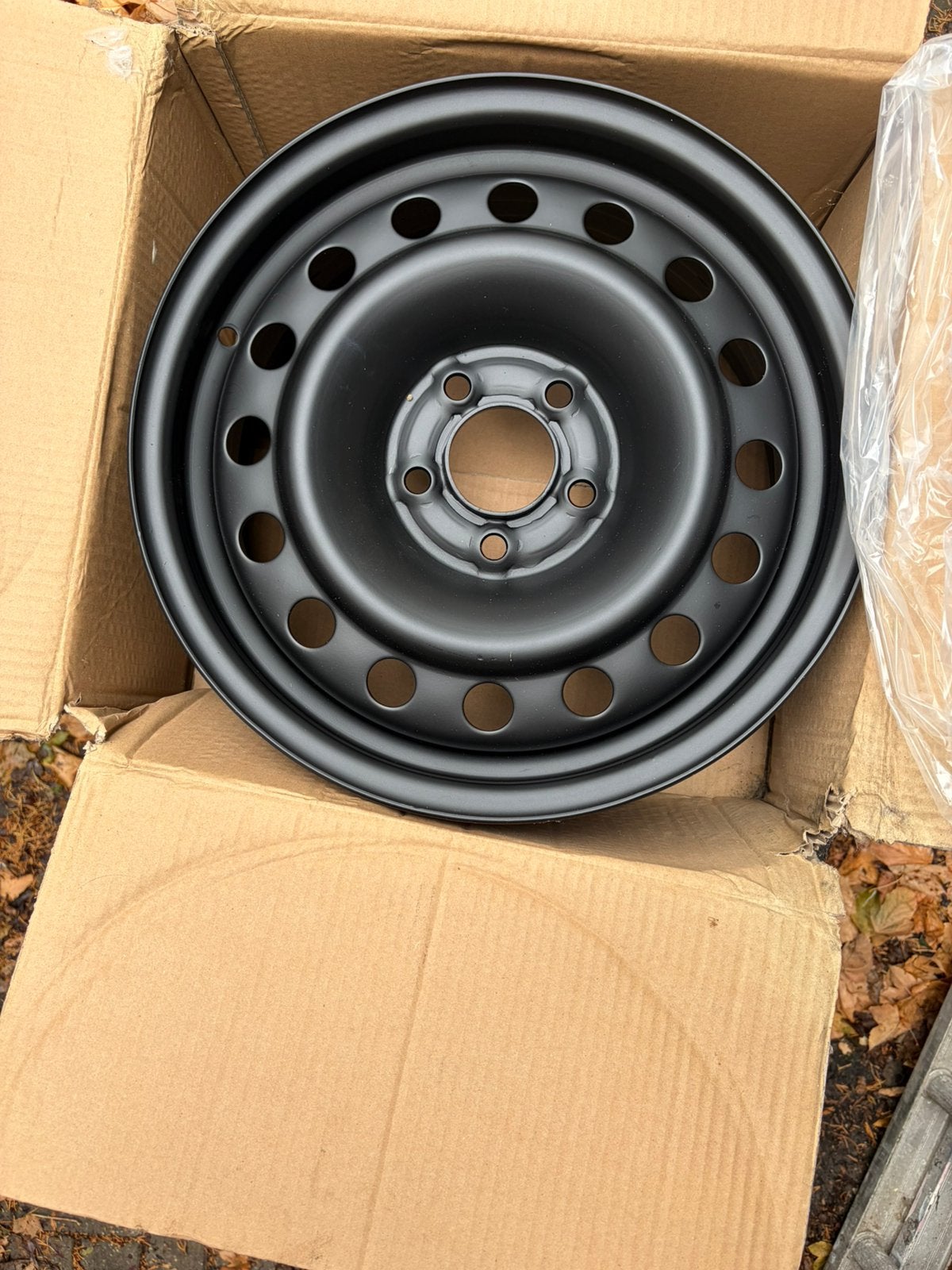 Zwarte stalen velgen voor Volvo V70.( 4 stuks ), Auto-onderdelen, Banden en Velgen, Ophalen, Velg(en), 16 inch, Nieuw