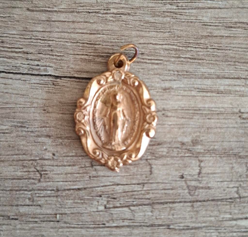 Wonderdadige medaille antiek vintage, Ophalen of Verzenden, Sieraad