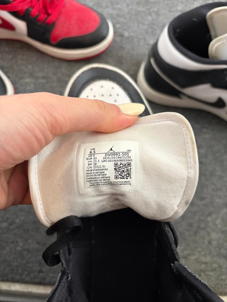 Nike Air Jordan 1 Mid Panda (DV0991-101) - Maat 40, Ophalen of Verzenden, Gedragen, Zwart, Sneakers of Gympen