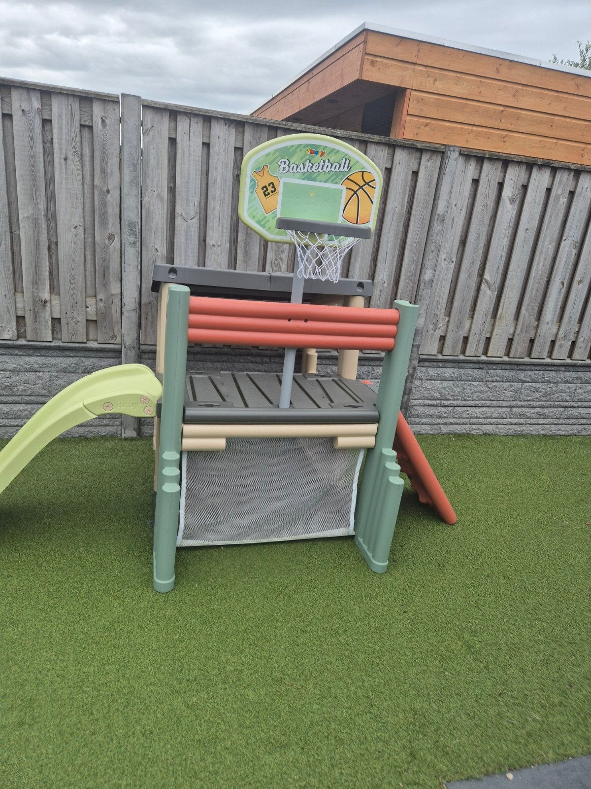 Smoby Speelhuisje met Glijbaan en Basketbalring, Ophalen, Gebruikt, Glijbaan