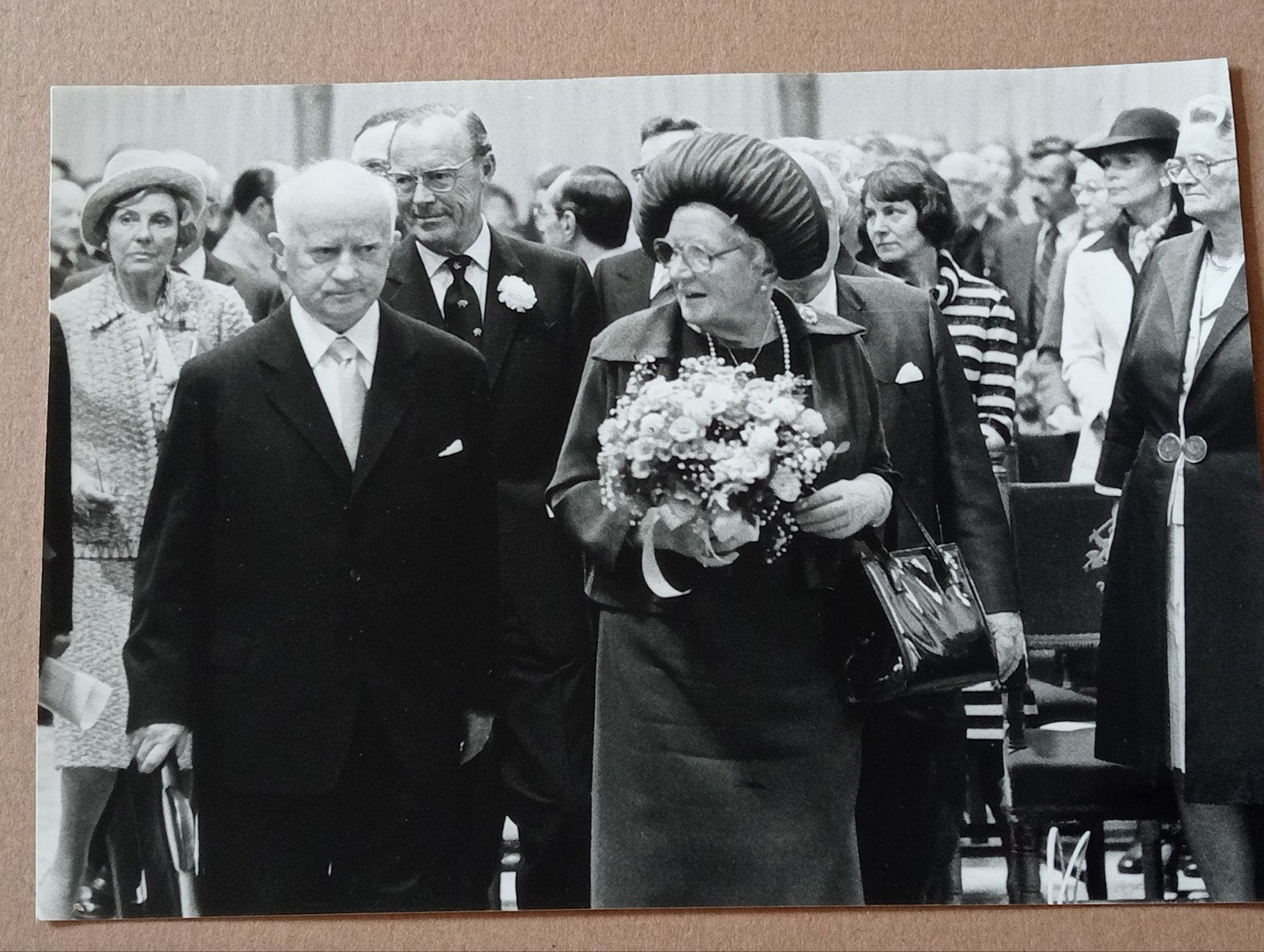 Foto Koningin Juliana & Prins Bernhard Erasmusprijs 1977, Ophalen of Verzenden, 1960 tot 1980, Gebruikt, Overige onderwerpen