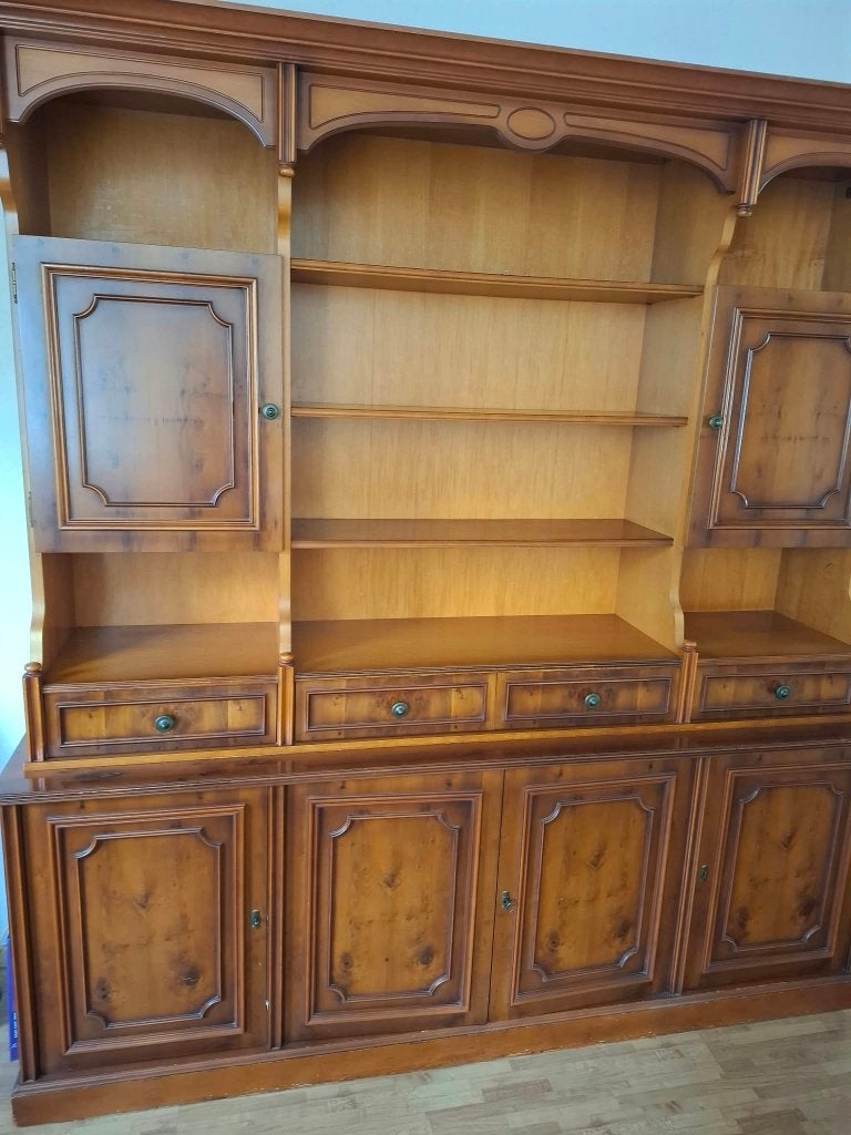 Noten Houten Kast, Ophalen