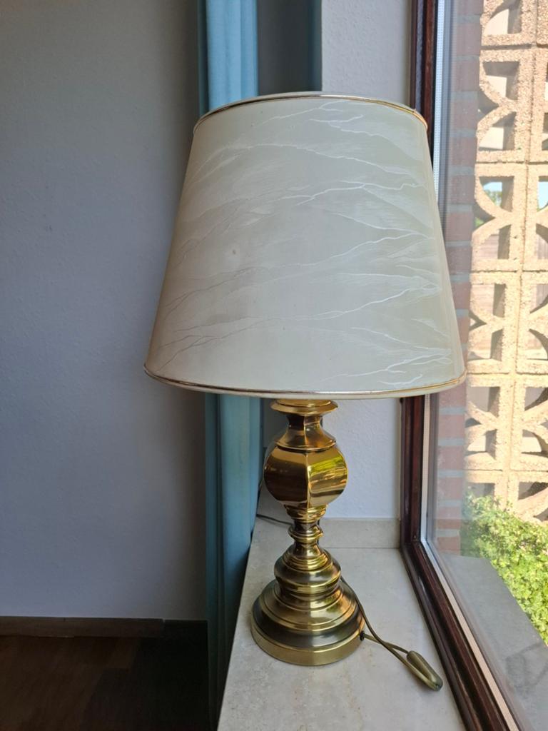 Klassieke tafellamp met messing voet en stoffen kap, Ophalen, Gebruikt, 50 tot 75 cm, Klassiek, Vintage