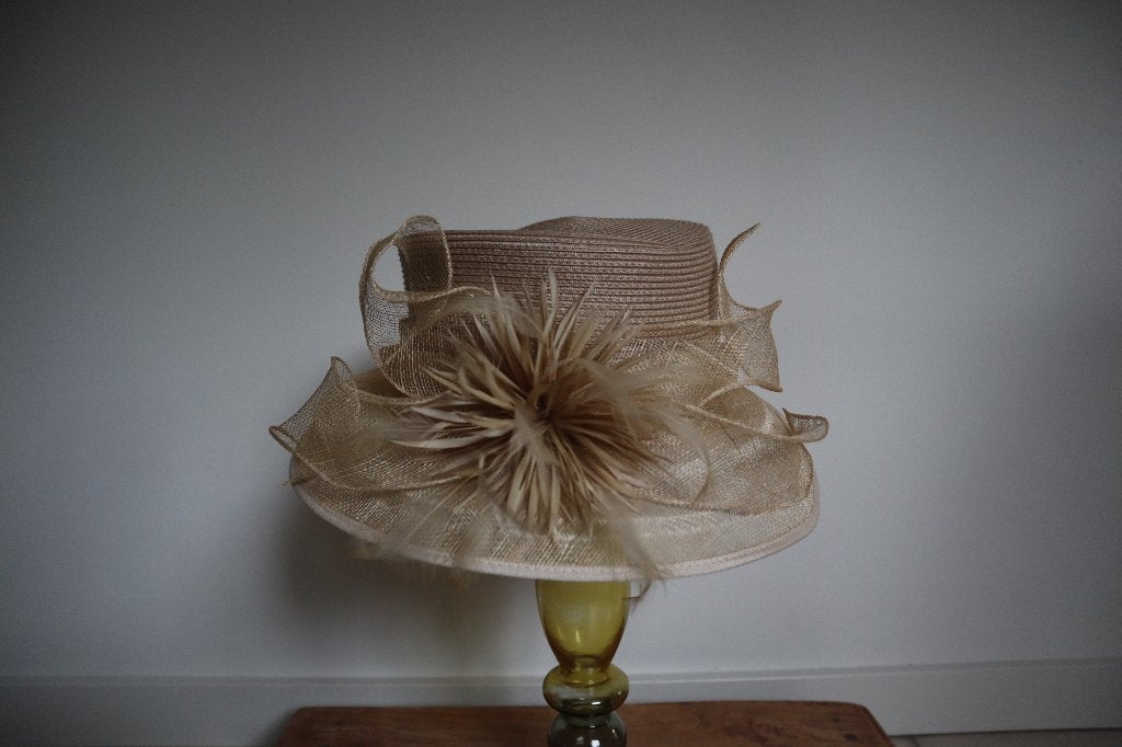 Prachtige Bisenzio dames hoed creme beige, Kleding | Dames, 55 cm (S, 6⅞ inch) of minder, Hoed, Ophalen of Verzenden, Zo goed als nieuw