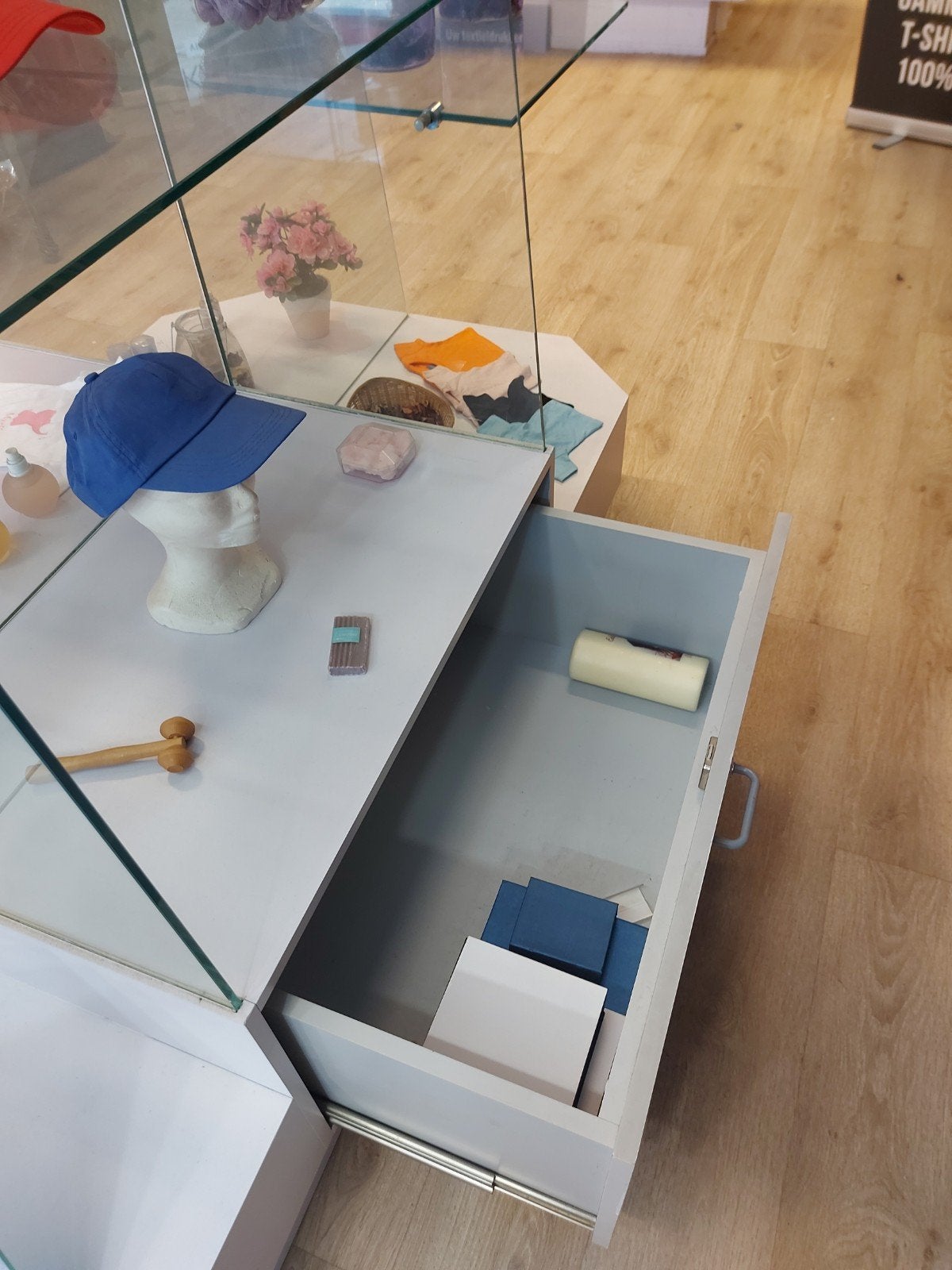 Vitrinekast met verlichting voor winkel, Ophalen