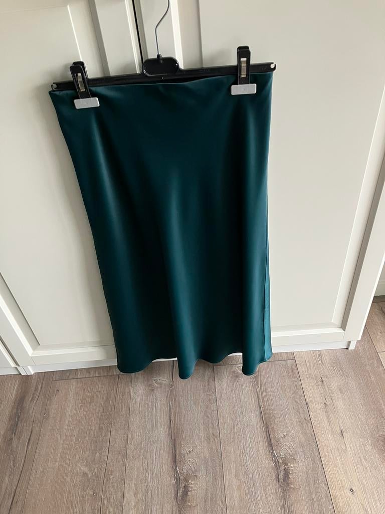 Promod midirok satijn jade smaragd groen M, Kleding | Dames, Maat 38/40 (M), Ophalen of Verzenden, Zo goed als nieuw, Onder de knie